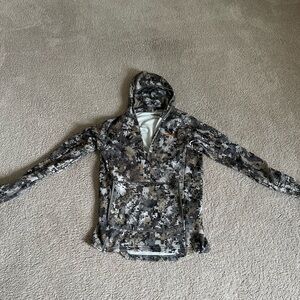 Sitka Fanatic Facemask built in Hood